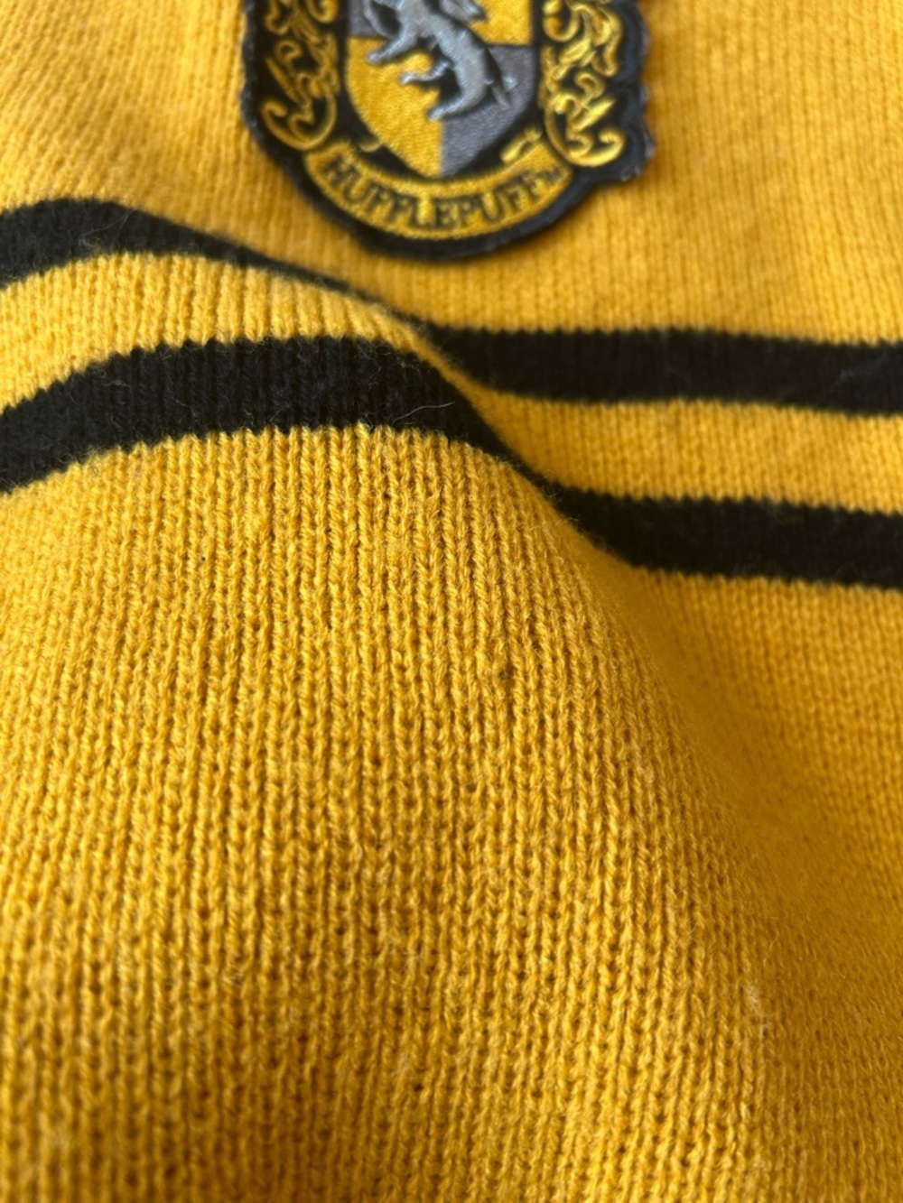 Cinereplicas Hufflepuff extra long Scarf has slight wear GUC - Picture 3 of 11